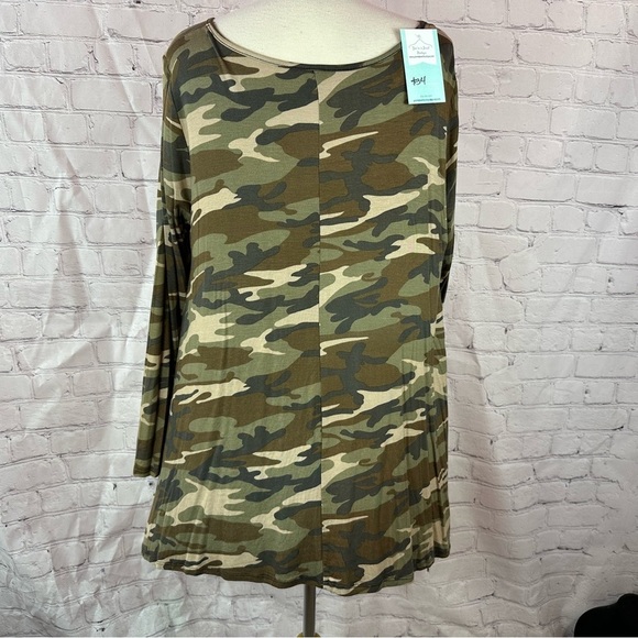 NWT Boutique Long sleeve camo print with sequin pocket tunic top knit - Picture 4 of 9